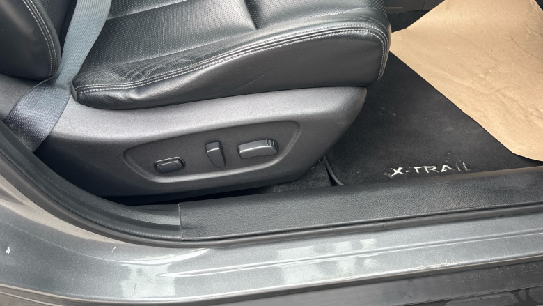 Nissan X-Trail 1.6 dCi Tekna 5dr Xtronic Diesel Station Wagon